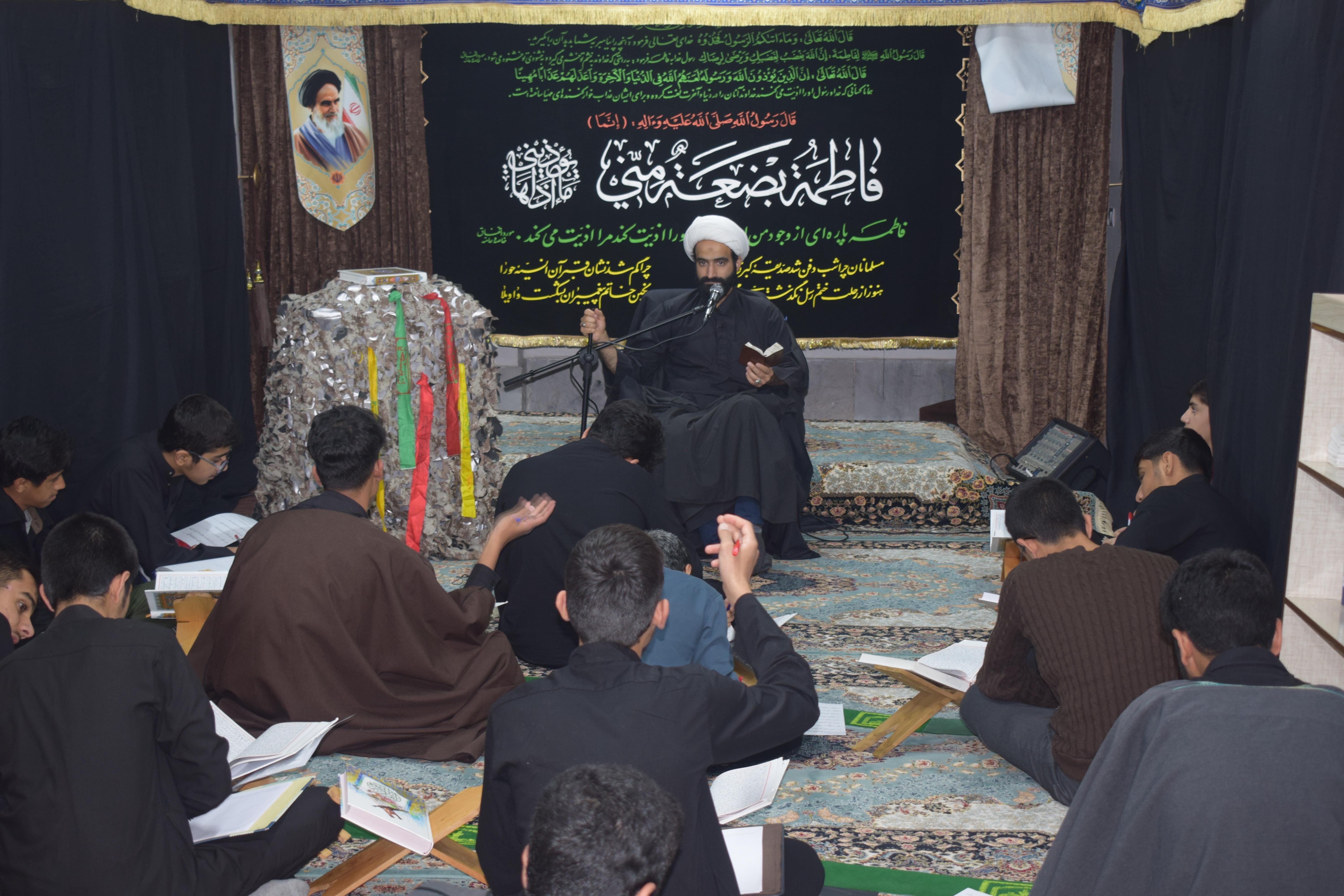  جلسات تدبر در قرآن توسط استاد حجة الاسلام و المسلمین مسجدیان در مدرسه علمیه الزهرا زاهدان سلام الله علیها