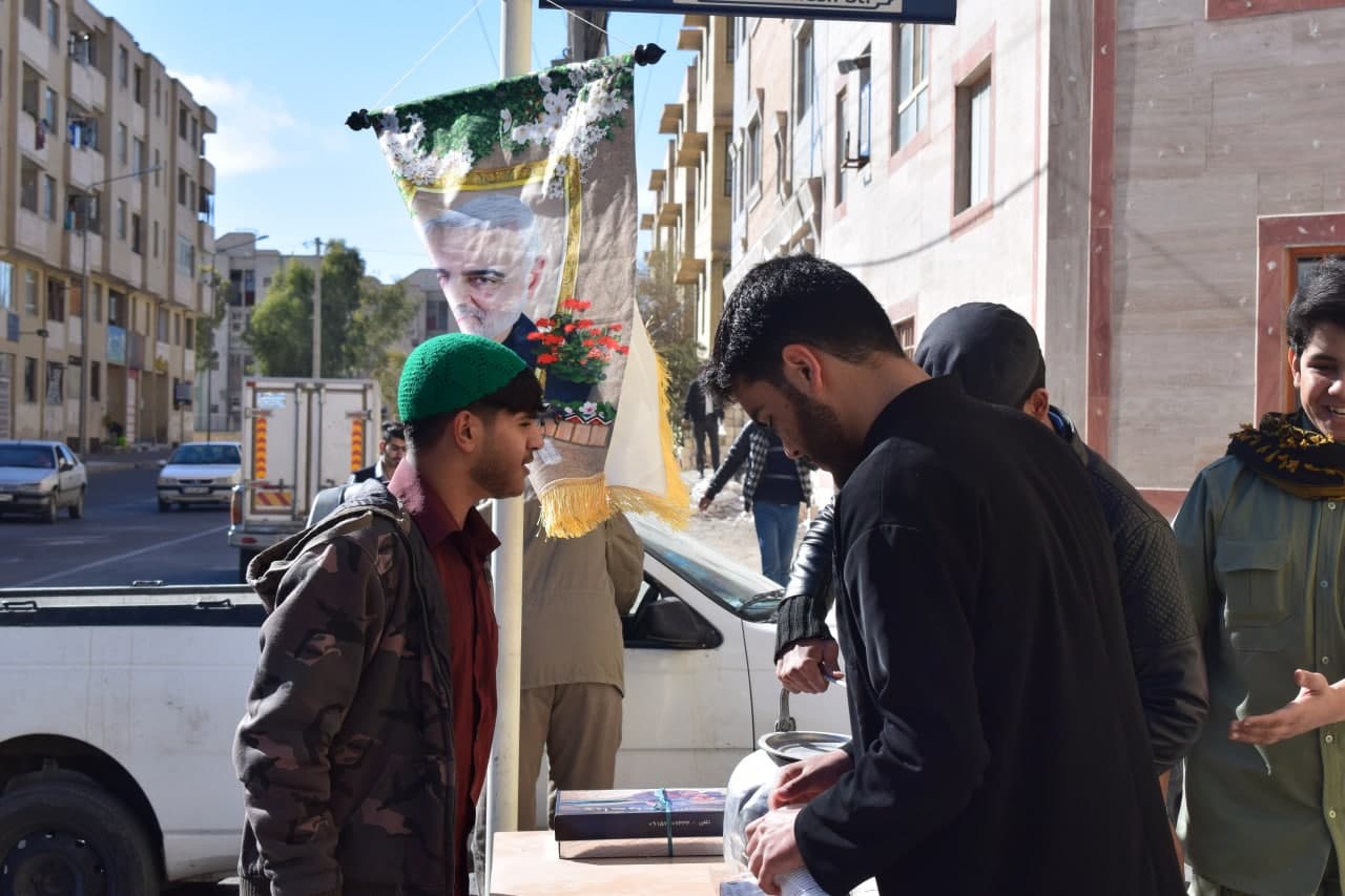 ایستگاه صلواتی روز شهادت حاج قاسم عزیز رحمه الله در تنگه احد ایران